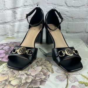 TOMMY HILFIGER LOGO GOLD HARDWARE TWSUSINA BLACK BLOCK HEELS SIZE (8.5)